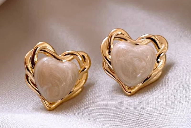 Pearl White Love earring