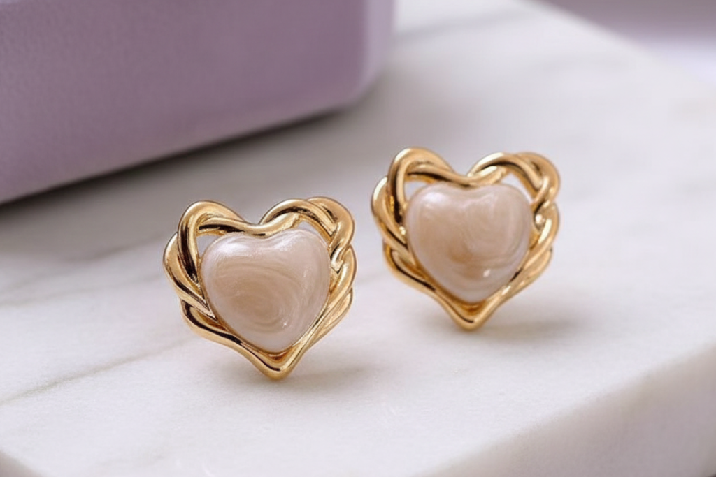 Pearl White Love earring