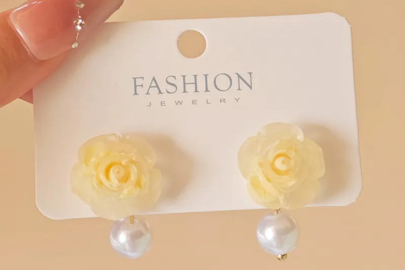 Yellow rose with pearl