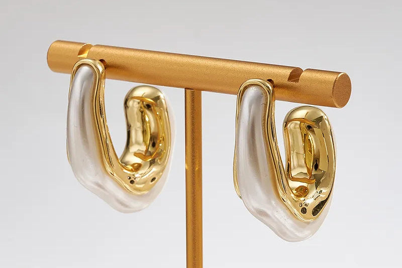 C-shaped Irregular Pearl Earring