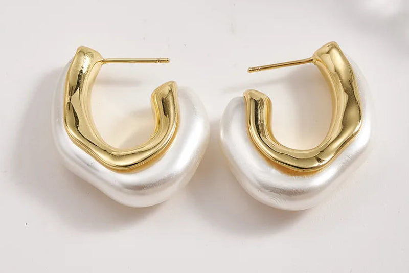 C-shaped Irregular Pearl Earring