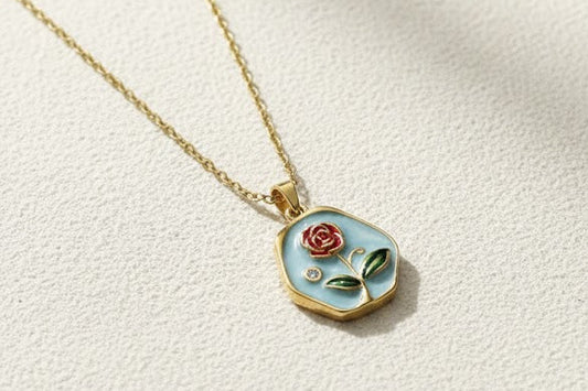 Chain with floral pendant
