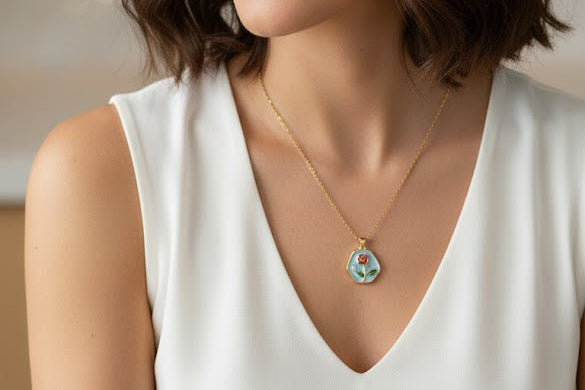 Chain with floral pendant