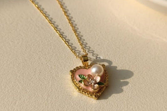 Chain with pearl heart shaped pendant